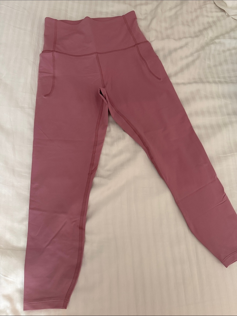 NWOT Under Armour High-Waist with Pockets Pink Active Leggings
